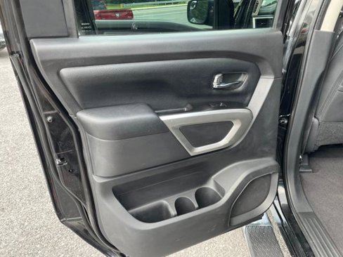 Used 2017 Nissan Titan SV image 20