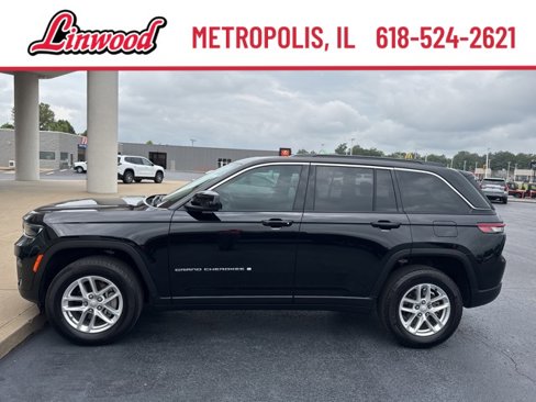 Used 2024 Jeep Grand Cherokee Laredo X image 3
