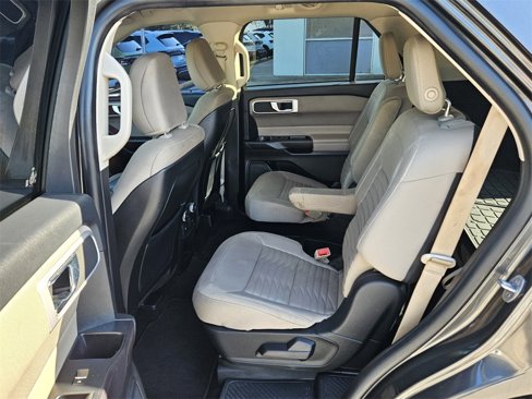 Used 2020 Ford Explorer XLT image 5