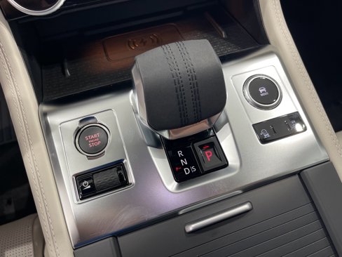Used 2025 Jaguar F-PACE R-Dynamic S image 21