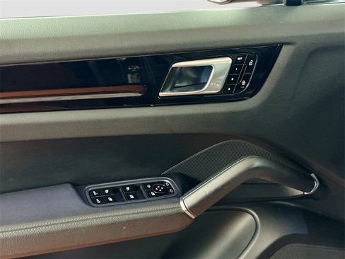 Used 2019 Porsche Cayenne S image 18