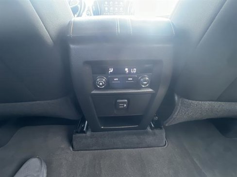 Used 2021 Chevrolet Traverse LT image 22