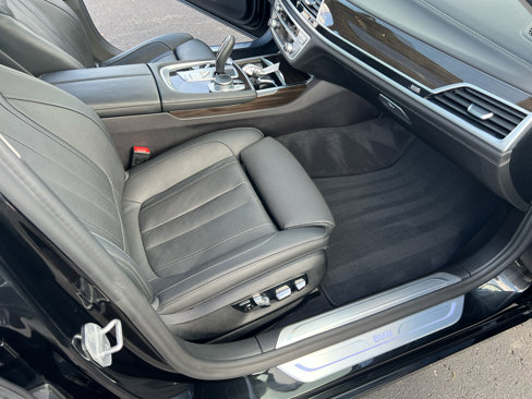 Used 2021 BMW 740i xDrive image 19