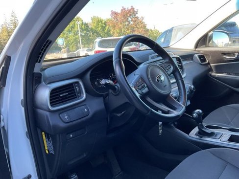 Used 2016 Kia Sorento LX w/ LX Convenience Package image 11