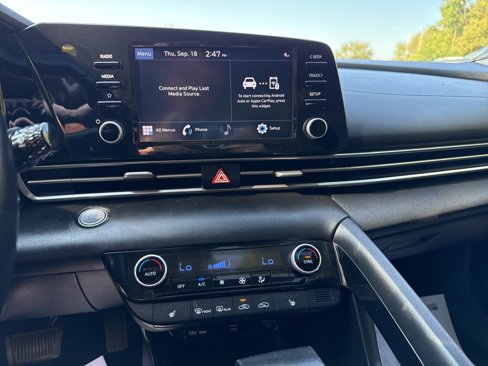 Used 2022 Hyundai Elantra SEL w/ Convenience + Premium Package image 24
