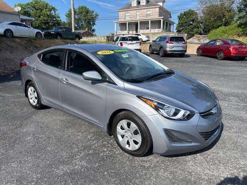 Used 2016 Hyundai Elantra SE image 7