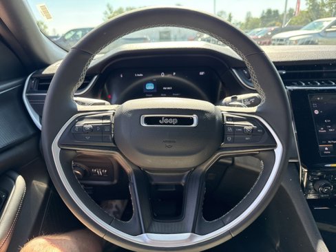 Used 2024 Jeep Grand Cherokee L Laredo image 14