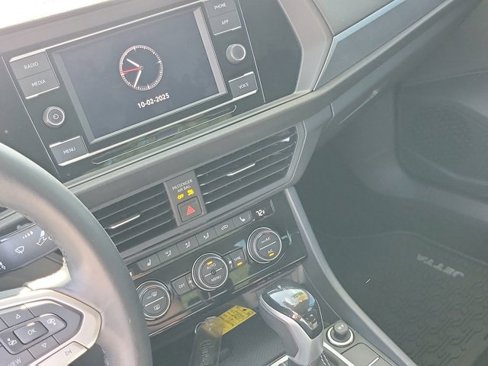 Used 2023 Volkswagen Jetta SE image 24