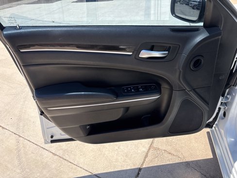 Used 2015 Chrysler 300 Limited image 13