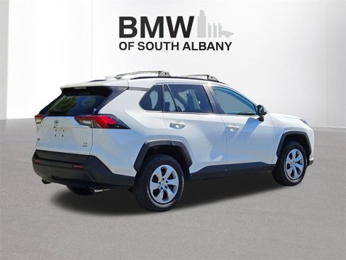 Used 2019 Toyota RAV4 LE image 4