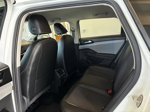 Used 2022 Volkswagen Taos SE image 9