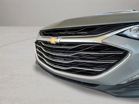 Used 2024 Chevrolet Malibu LT image 2