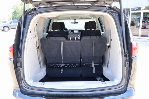 Used 2022 Chrysler Voyager LX image 26