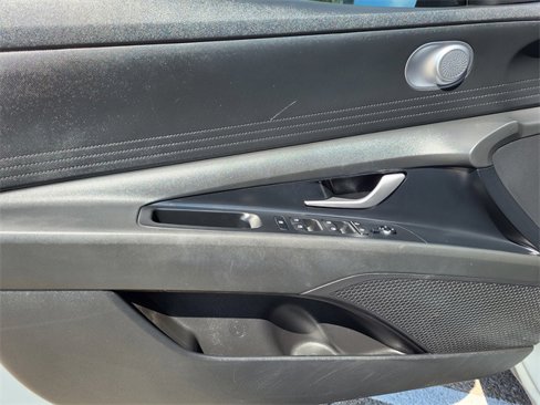 Used 2023 Hyundai Elantra SEL w/ Cargo Package image 6