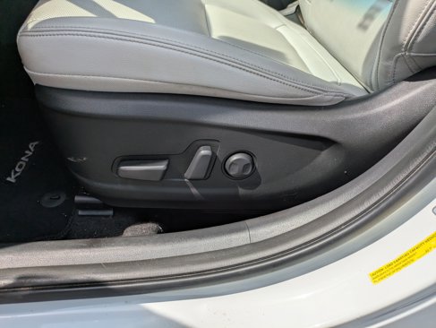 Used 2022 Hyundai Kona Limited image 11