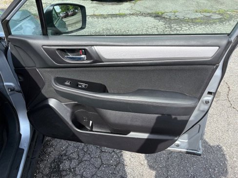 Used 2017 Subaru Outback 2.5i Premium image 16
