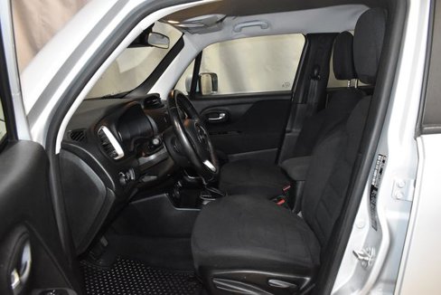 Used 2020 Jeep Renegade Latitude w/ Cold Weather Group image 6