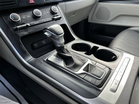 Used 2022 Kia Carnival LX image 19
