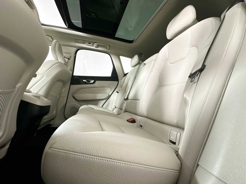 Used 2025 Volvo XC60 B5 Core w/ Protection Package Premier image 20