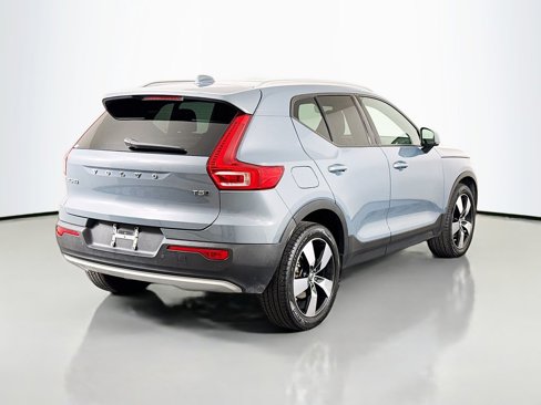 Used 2020 Volvo XC40 T5 Momentum image 7