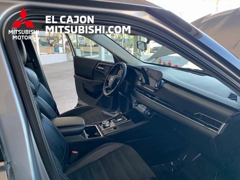 Used 2024 Mitsubishi Outlander SE image 25