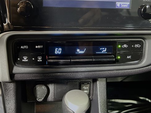 Used 2019 Toyota Corolla LE image 24