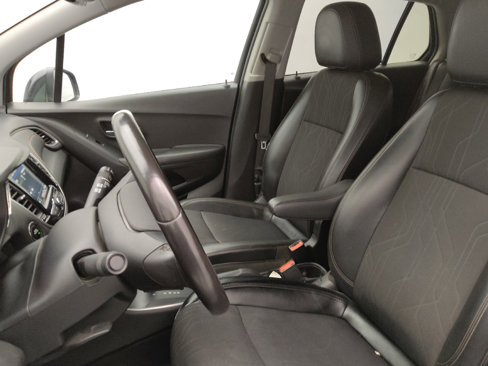 Used 2019 Chevrolet Trax LT w/ LT Convenience Package image 17