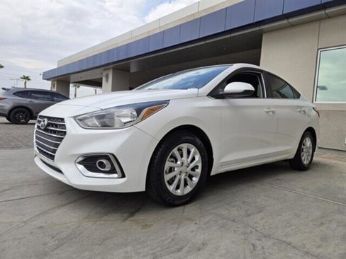 Used 2020 Hyundai Accent SEL image 2
