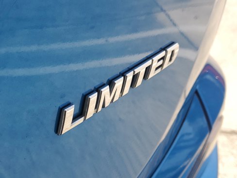 Used 2018 Toyota RAV4 Limited image 9