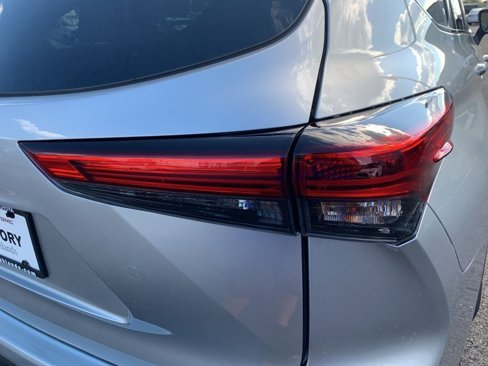 Used 2021 Toyota Highlander Limited image 32