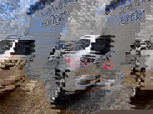 Used 2015 Chevrolet Traverse LT w/ Style and Technology Package image 5