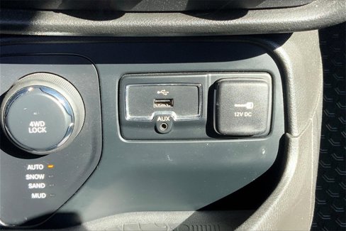 Used 2017 Jeep Renegade Latitude w/ Cold Weather Group image 15