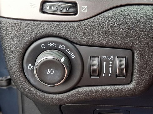 Used 2021 Jeep Cherokee Latitude Lux image 25