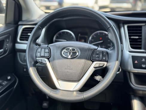 Used 2018 Toyota Highlander Limited image 14