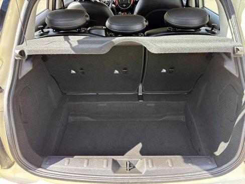 Used 2018 MINI Cooper 4-Door Hardtop image 9