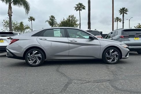 Used 2025 Hyundai Elantra Sport image 3