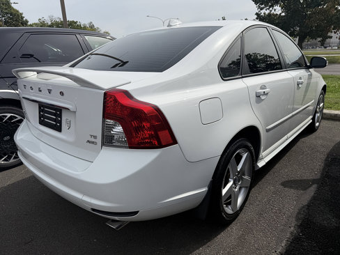 Used 2010 Volvo S40 T5 R-Design image 3