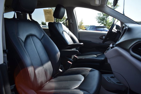 Used 2019 Chrysler Pacifica LX image 27