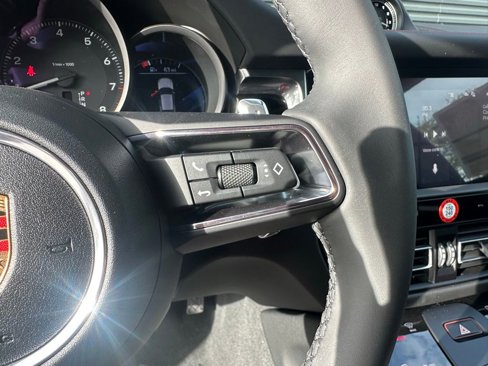 Used 2025 Porsche Macan image 20
