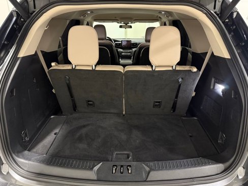 Used 2020 Ford Explorer XLT w/ Equipment Group 202A image 10