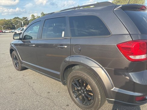 Used 2019 Dodge Journey SE image 16
