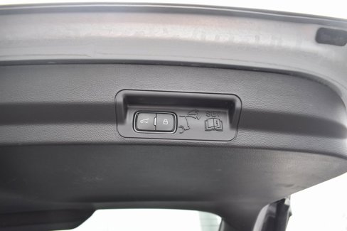 Used 2022 Ford Explorer XLT w/ Equipment Group 202A image 6