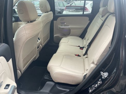 Used 2021 Mercedes-Benz GLB 250 4MATIC w/ Premium Package image 21