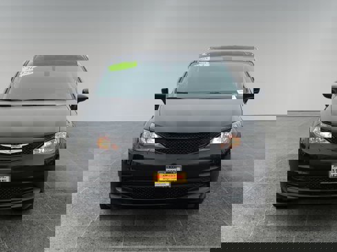 Used 2022 Chrysler Voyager LX image 8