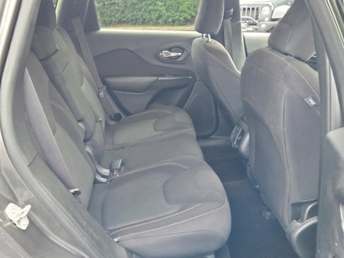 Used 2016 Jeep Cherokee Latitude w/ Safety/Convenience Group image 9