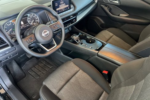 Used 2024 Nissan Rogue SV image 10
