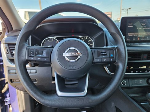 Used 2023 Nissan Rogue SV image 18
