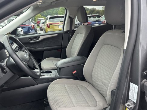 Used 2022 Ford Escape SE w/ SE Sport Appearance Package image 10