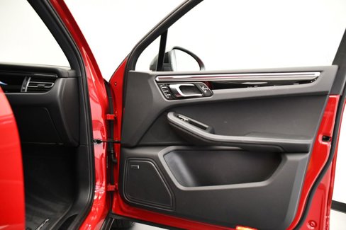 Certified 2025 Porsche Macan Turbo image 49