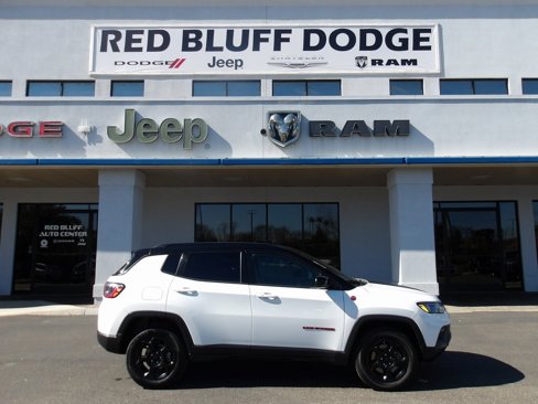 Used 2023 Jeep Compass Trailhawk image 1